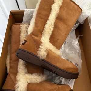 UGG Women's Brown Shearling Winter Boots